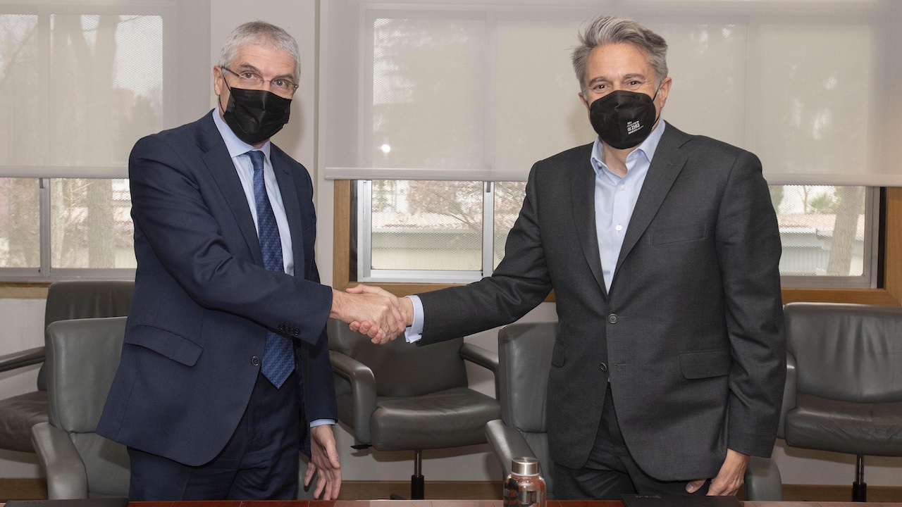 Isai´as Ta´boas, presidente de Renfe, y Alberto Granados, presidente de Microsoft Espan~a