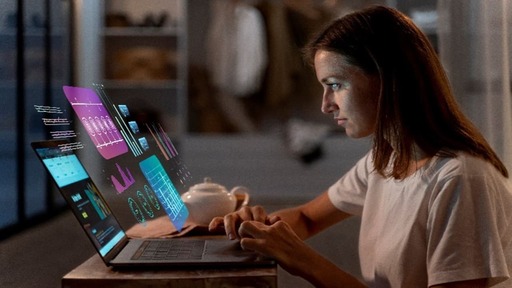 mujer ordenador