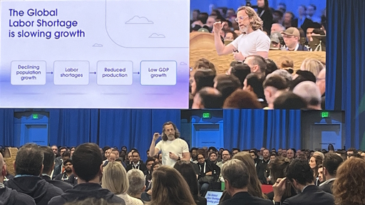 Patrick Stokes, EVP, product & industries marketing de Salesforce, en Salesforce TDX 2025 en San Francisco