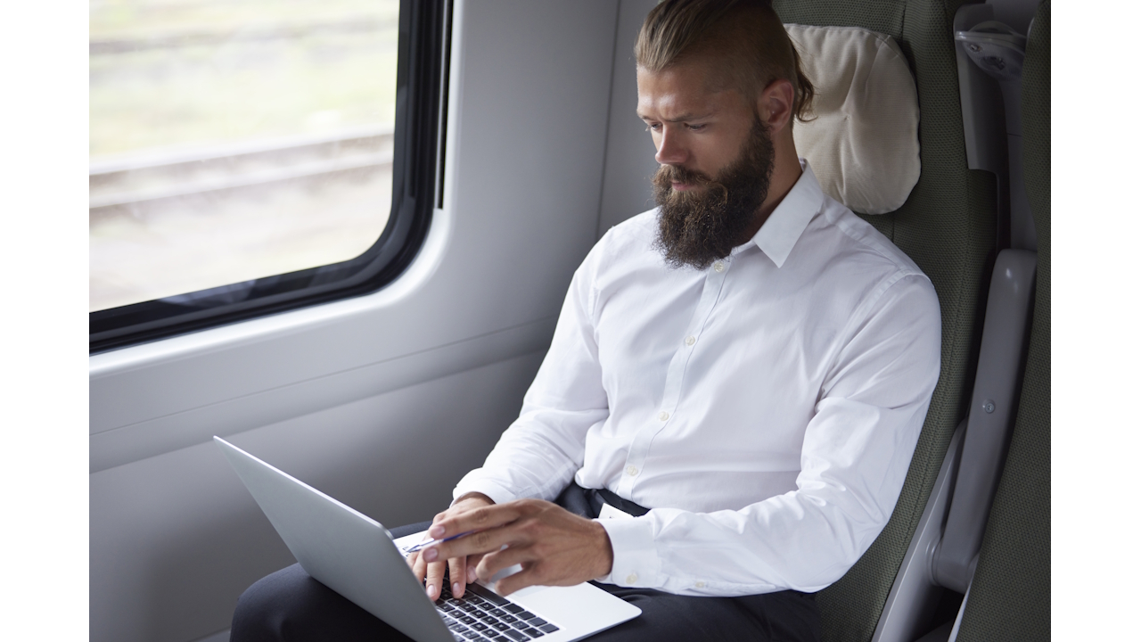 Hombre en un tren Designed by Magnific