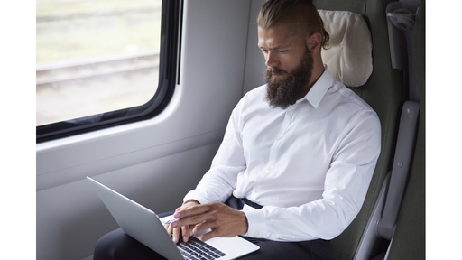 Hombre en un tren Designed by Magnific